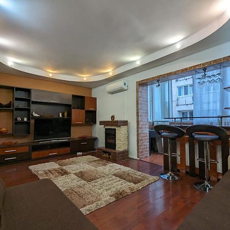 Modern Oasis With A Cozy Fireplace Your Stylish Apartment Minutes From Downtown Бухарест Экстерьер фото