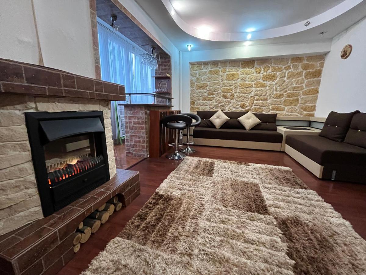 Modern Oasis With A Cozy Fireplace Your Stylish Apartment Minutes From Downtown Бухарест Экстерьер фото