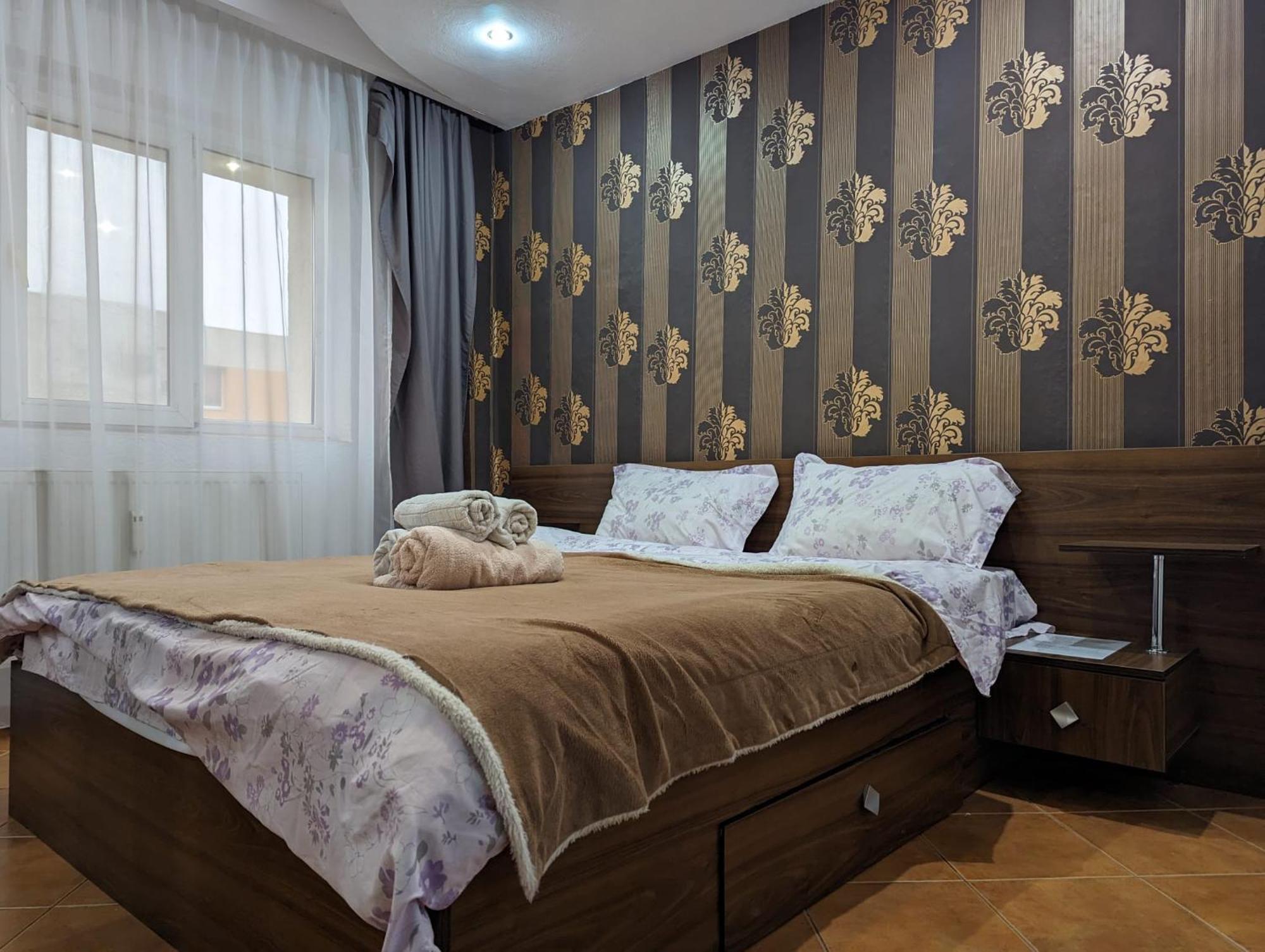 Modern Oasis With A Cozy Fireplace Your Stylish Apartment Minutes From Downtown Бухарест Экстерьер фото