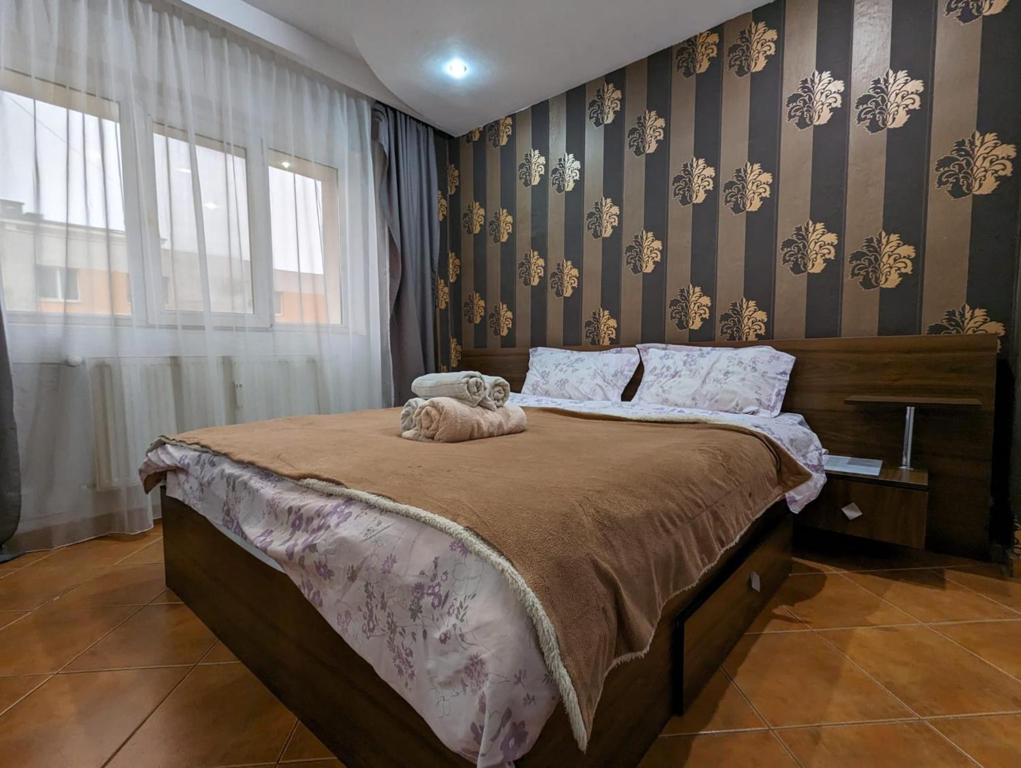 Modern Oasis With A Cozy Fireplace Your Stylish Apartment Minutes From Downtown Бухарест Экстерьер фото