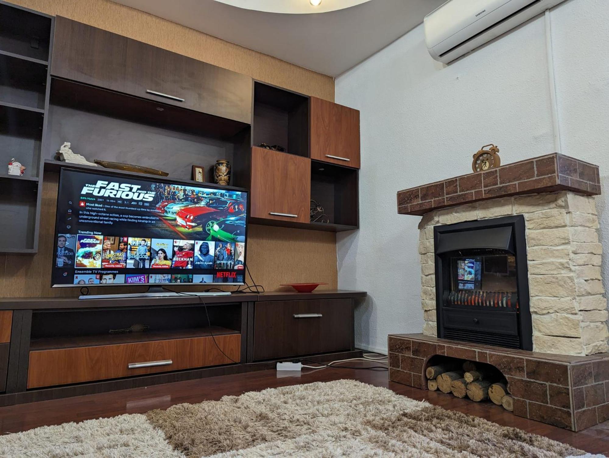 Modern Oasis With A Cozy Fireplace Your Stylish Apartment Minutes From Downtown Бухарест Экстерьер фото